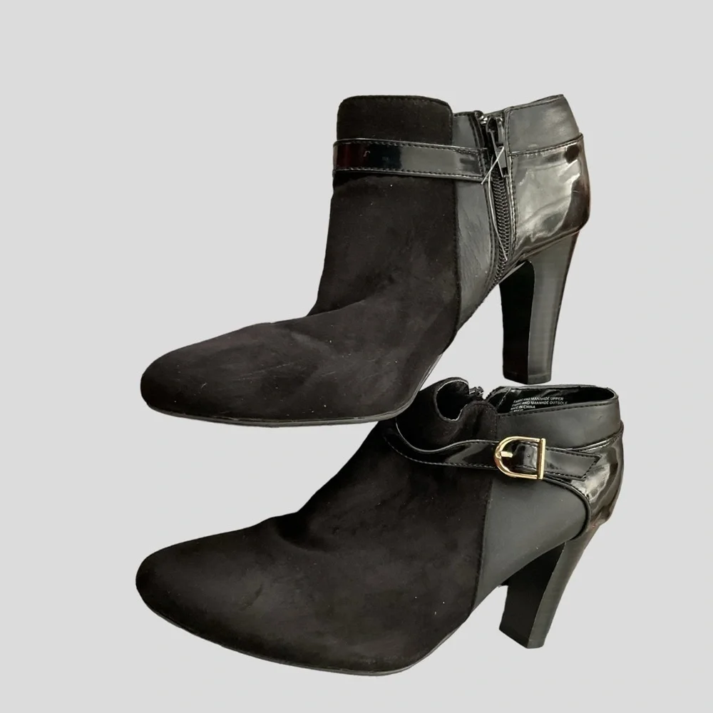 Karen Scott Black High Heel Bootie Zip Up Suede Patent Leather Buckle Sz 8 1/2 M